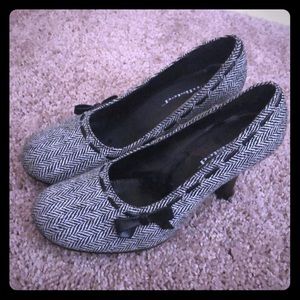 Unlisted houndstooth heels